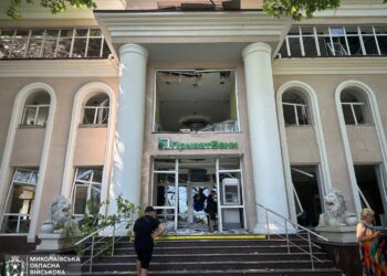 У Миколаєві внаслідок дронової атаки 2 постраждалих, 10 будинків пошкоджено (ФОТО, ВІДЕО)