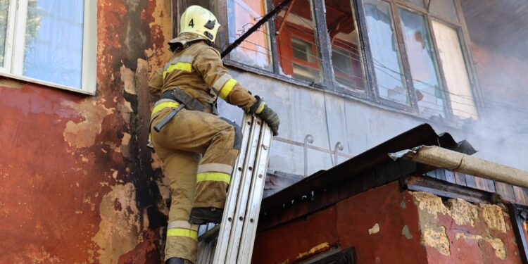 У Миколаєві на пожежі постраждав чоловік (ФОТО)