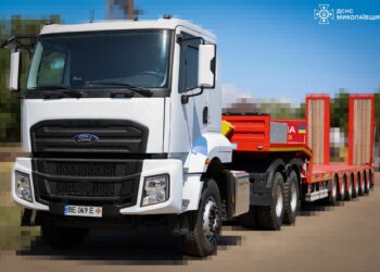 Миколаївські рятувальники отримали за підтримки королівства Данія та UNOPS вантажівку та трал (ФОТО)
