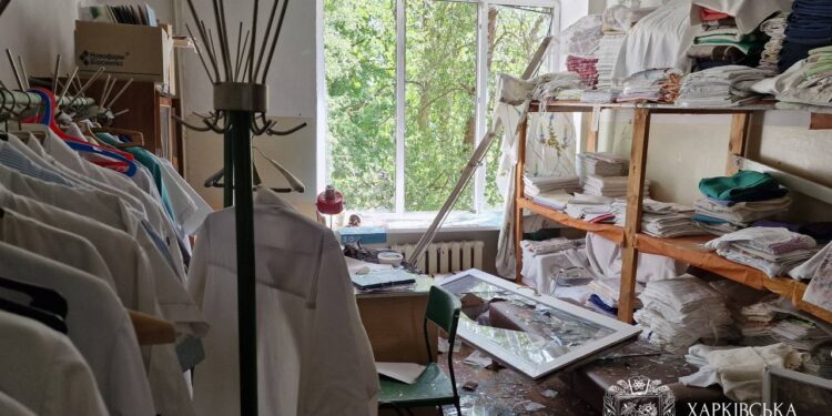 Росіяни скинули КАБ на медзаклад у Харкові – вже відомо про 12 постраждалих, під завалами можуть бути люди (ФОТО)