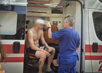 У Миколаєві внаслідок дронової атаки 2 постраждалих, 10 будинків пошкоджено (ФОТО, ВІДЕО)