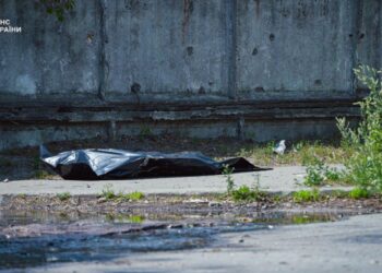 Нічна російська атака на Київ – знайдено тіло першої жертви (ФОТО)