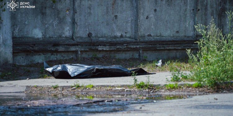 Нічна російська атака на Київ – знайдено тіло першої жертви (ФОТО)