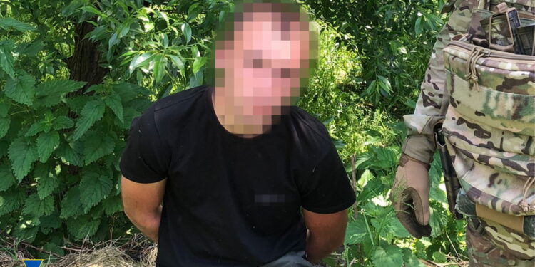 В Україні затримали ділків, які намагалися налагодити нелегальний продаж «трофейної» зброї (ФОТО)