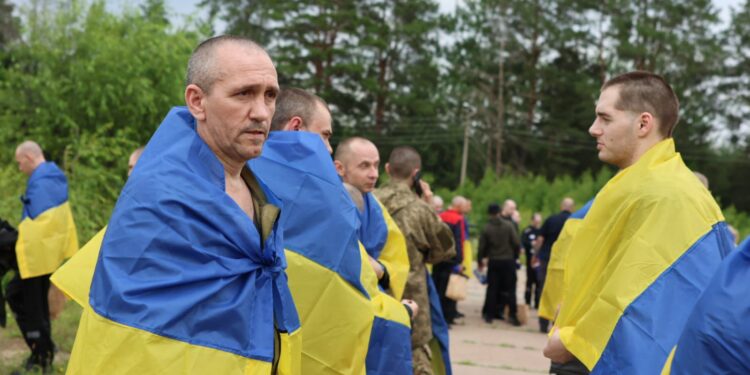 Україна повернула з російського полону своїх захисників, більшість із них перебували у полоні 3 роки (ФОТО)