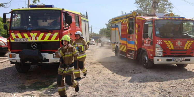 У Центральному районі Миколаєва рятувальники загасили масштабну пожежу (ФОТО)