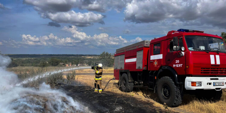 На Миколаївщині минулої доби рятувальники 24 рази виїжджали на гасіння пожеж (ФОТО)