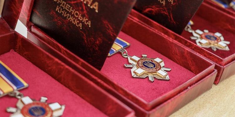 Назавжди в строю: родинам 11 загиблих миколаївських нацгвардійців передано державні нагороди (ФОТО)