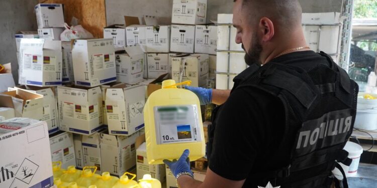 В Україні викрили злочинну мережу виготовлення та збуту агрохімічного фальсифікату відомих брендів (ФОТО)