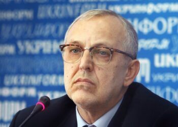 Завершене розслідування нападу на відомого журналіста Макарова – ножове поранення він спричинив собі сам
