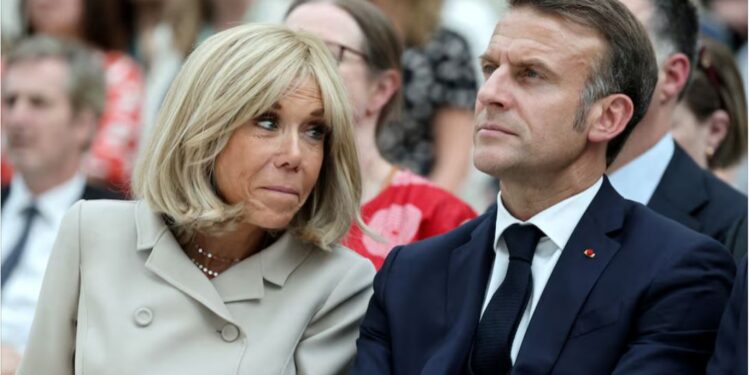 Макрон з дружиною подали в суд в США після звинувачень, що Бріджит Макрон – чоловік