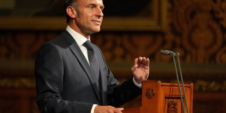 “Ми ніколи не покинемо Україну”, – Макрон у британському парламенті (ФОТО)