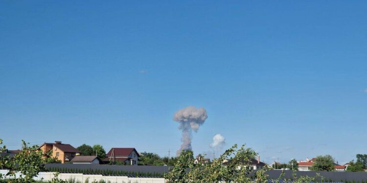 Потужний вибух біля Житомира. Можливі жертви, причини встановлюються (ФОТО, ВІДЕО)