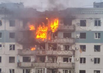 Ворог скинув КАБ на багатоповерхівку у Краматорську. Загинула дитина (ВІДЕО)