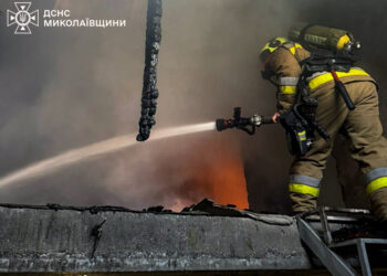 На Миколаївщині горіли будинки, один – через обстріли