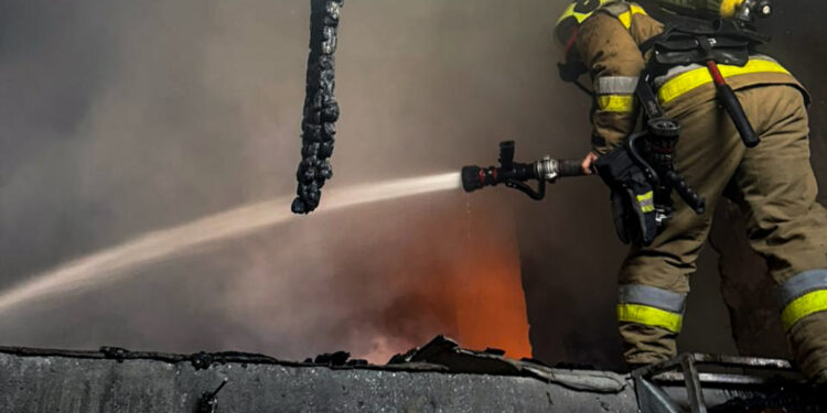 На Миколаївщині горіли будинки, один – через обстріли