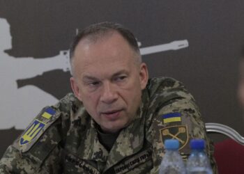 На фронті не вистачає медиків, для евакуації поранених час застосовувати безпілотники, – Сирський