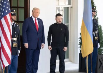 Трамп питав Зеленського, чому Україна не наступає? Бо  обороною війну не виграти