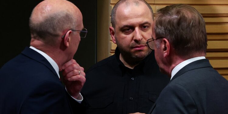 Умєров хоче послом в США – у нього там родина. Хто тоді стане міністром оборони