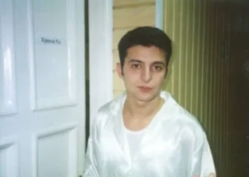 Зеленський був семикласником, а Свириденко ще ходила до садка: якими були наші політики, коли Україна здобула незалежність (ФОТО)