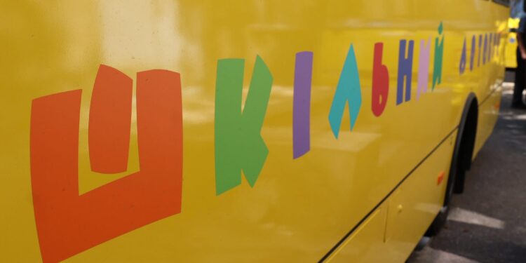 Ще три громади Миколаївщини отримали спеціально обладнані шкільні автобуси (ФОТО)