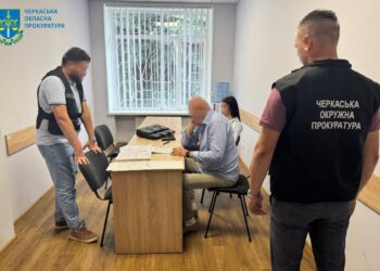 Черкаську тренерку, яка зібрала понад 1 млн.грн. на поїздку дітей до Грузії і програла гроші в казино, посадили під домашній арешт