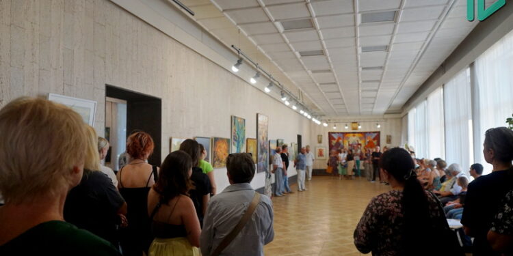 «З Україною в серці» – у Миколаєві відкрилась виставка творів мистецтва, присвячена Дню Незалежності (ФОТО)