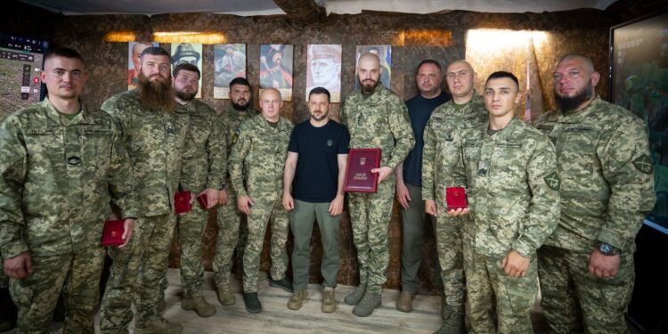 В річницю Курської операції Зеленський нагородив воїнів 225-го ОШП та 80-ї окремої десантно-штурмової Галицької бригади (ФОТО)