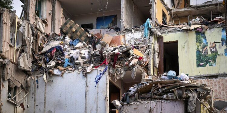 Протягом липня росіяни атакували Україну понад 5,1 тис. КАБів, 3,8 тис. «шахідів» та майже 260 ракетами – Зеленський