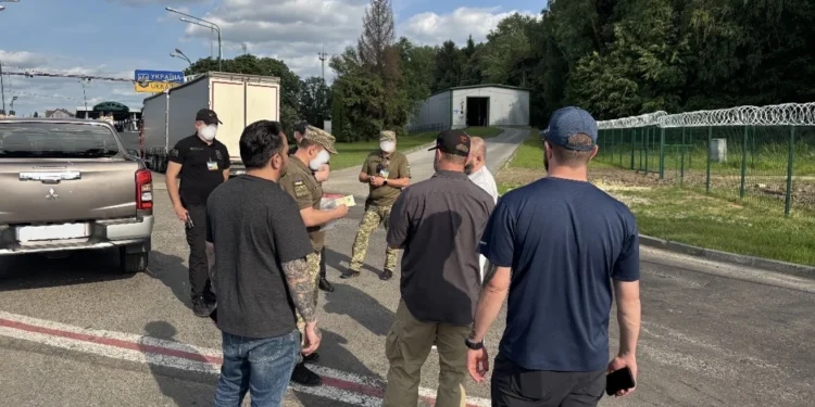 Митна служба США депортувала українських мігрантів (ФОТО)