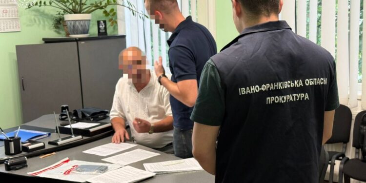 За системну корупцію на Івано-Франківщині підозру оголосили 40 особам. Гляньте, хто там