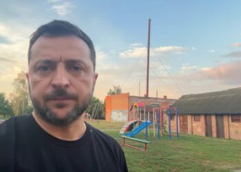 «Коли багато хто говорив про глухий кут та розчаровувався в Україні, ми довели, що українці вміють діяти правильно» – Зеленський в річницю Курської операції (ВІДЕО)