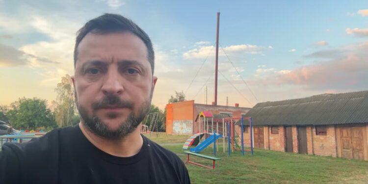 «Коли багато хто говорив про глухий кут та розчаровувався в Україні, ми довели, що українці вміють діяти правильно» – Зеленський в річницю Курської операції (ВІДЕО)