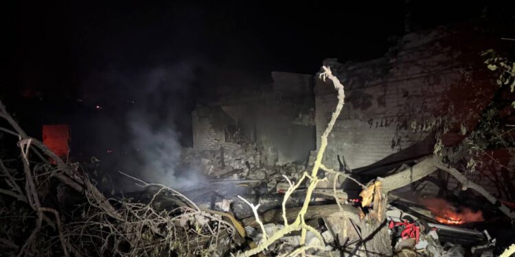 Внаслідок нічної російської дронової атаки на Дніпро поранено 4 людини