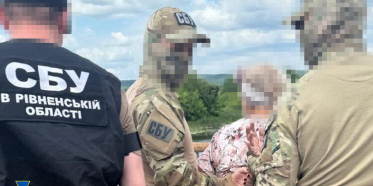 ГРУ РФ завербувала колишню медсестру – вона готувала прорив ДРГ під Сумами (ФОТО)