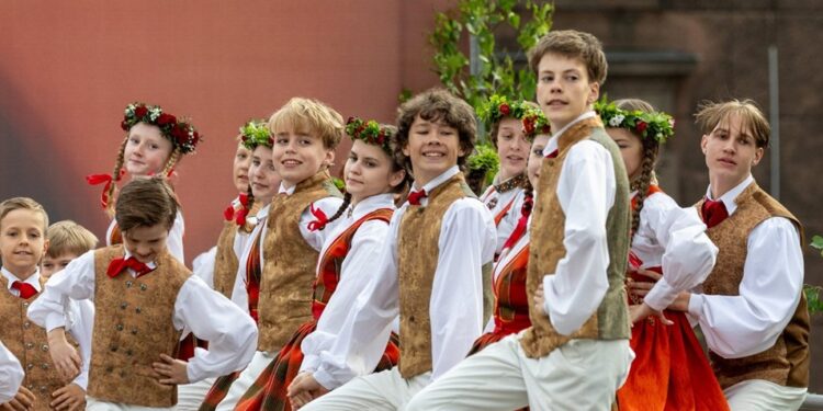 У Латвії понад 70% домогосподарств – бездітні, – статистика