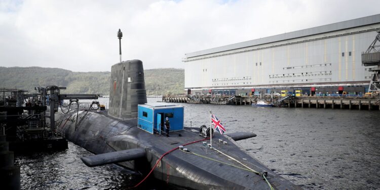 Радіоактивна вода з британської бази ядерних боєголовок витекла в озеро поблизу Глазго – ЗМІ