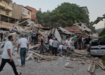 У Туреччині землетрус 6,1 бала, є руйнування, можуть бути жертви (ВІДЕО)