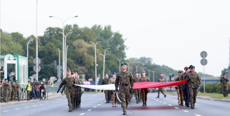 «Варто показати нашу силу» – у Польщі готуються до найбільшого в історії країни військового параду