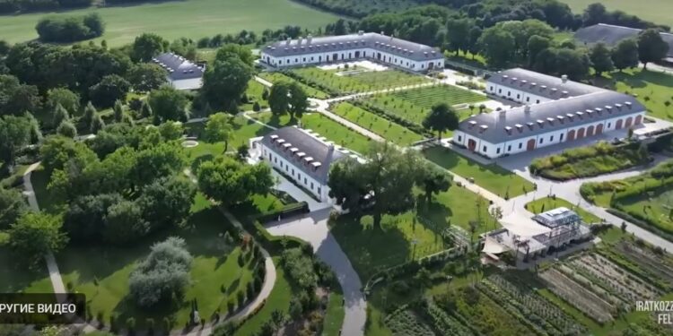 Журналісти показали маєток родини Орбана – із зебрами та антилопами (ФОТО, ВІДЕО)