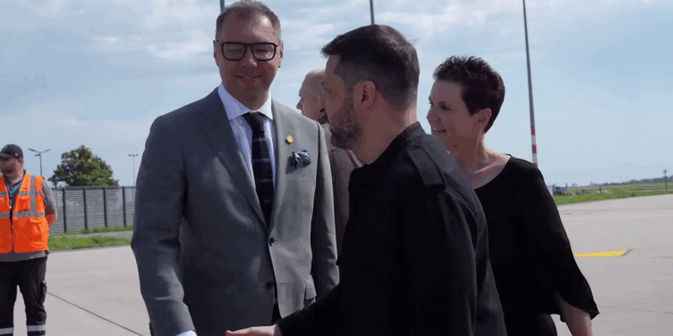 Зеленський прибув до Берліна – спілкуватися з Трампом перед Аляскою