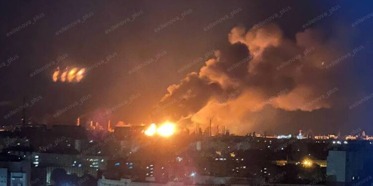 Дрони знову атакували НПЗ на Волгоградщині. Горить (ВІДЕО)