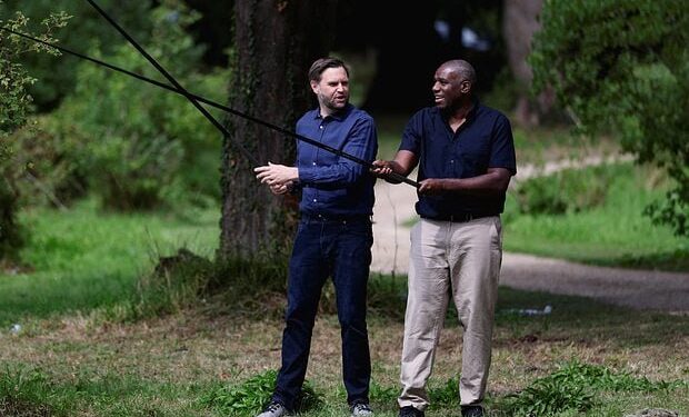 Британський міністр Девід Ламмі сам на себе написав скаргу після риболовлі с Джей Ді Венсом