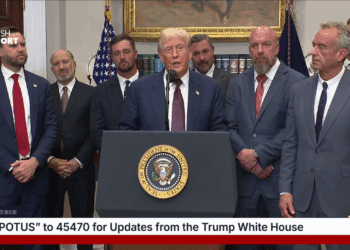 Трамп назвав обстріли України огидними, але припустив, що Путіна санкції не лякають