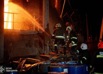 “Показовий удар” – Зеленський відреагував на російський обстріл України в день переговорів (ФОТО, ВІДЕО)