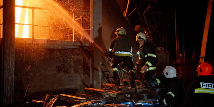 “Показовий удар” – Зеленський відреагував на російський обстріл України в день переговорів (ФОТО, ВІДЕО)