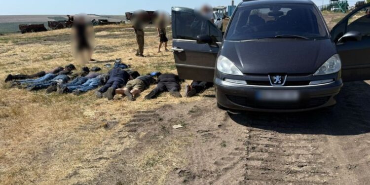 Біля кордону з Придністров’ям зупинили автівку з ухилянтами – з Миколаївщини там теж були (ФОТО)