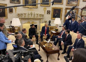 З костюмом і вдячністю тепер все було гаразд – про що до переговорів за зачиненими дверима встигли сказати пресі Трамп і Зеленський