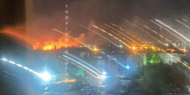 Вночі у Волгограді горіло НПЗ (ВІДЕО)