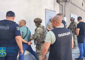 На Миколаївщині затримали одесита за організацію схеми втечі за кордон. З грошима